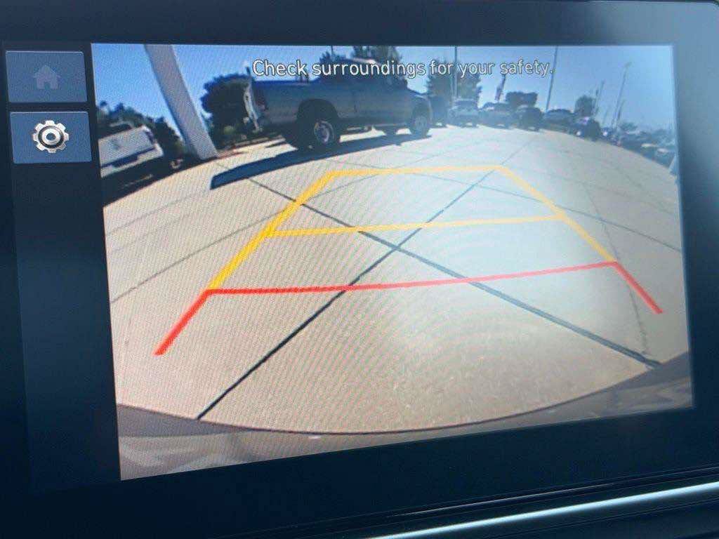 Used 2025 Hyundai Venue SEL FWD image 11