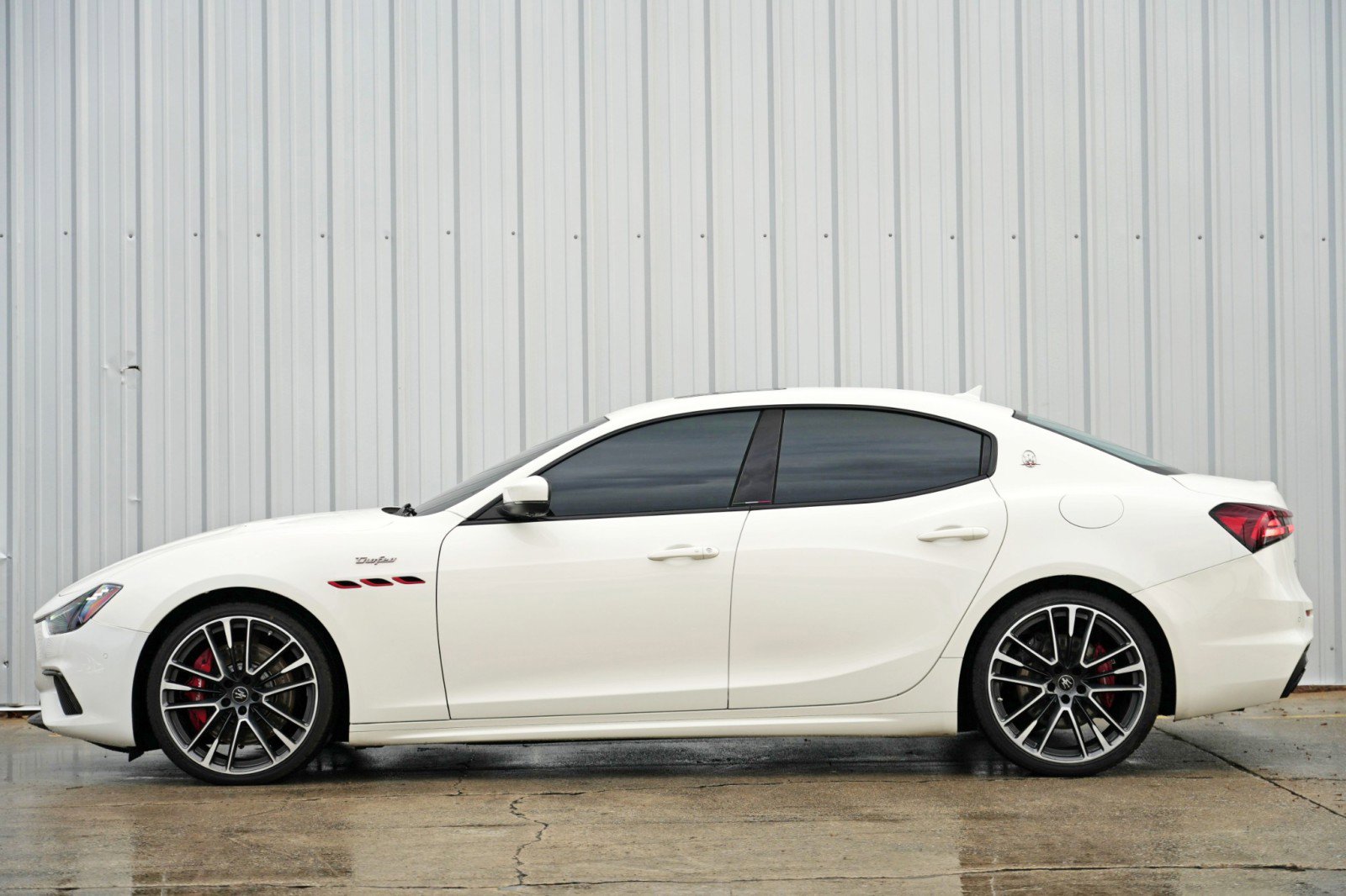 Used 2021 Maserati Ghibli Trofeo image 9