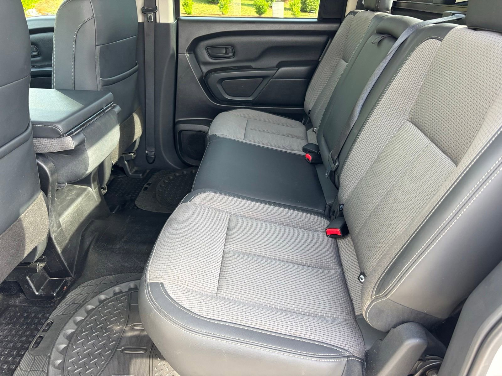 Used 2019 Nissan Titan S AWD/4WD image 17