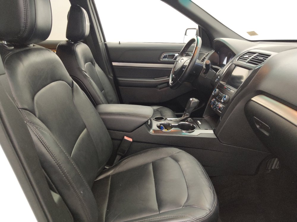 Used 2018 Ford Explorer XLT w/ Equipment Group 202A image 21