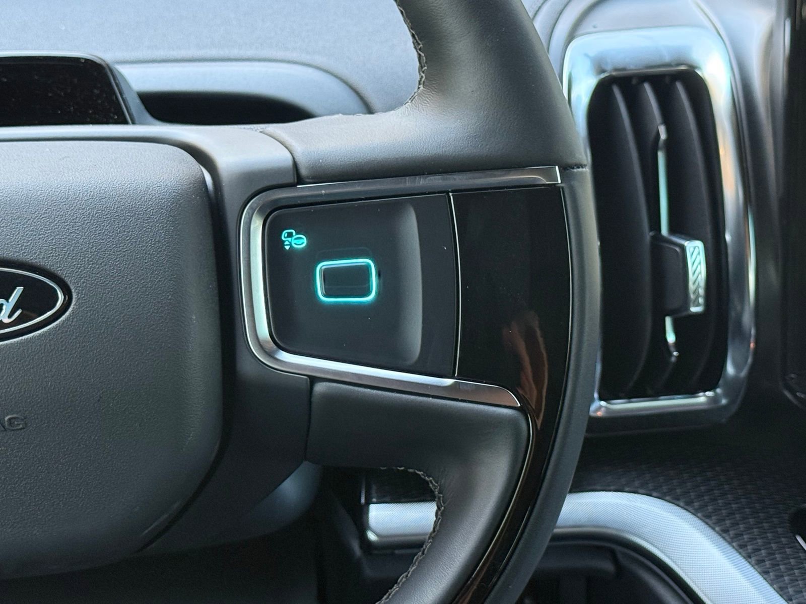 New 2025 Ford Expedition Platinum w/ Stealth Performance Package image 23