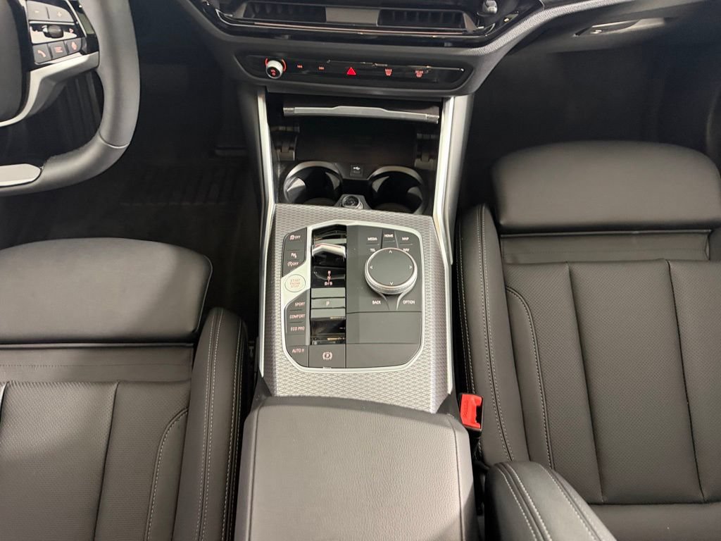 Used 2025 BMW 330i xDrive Sedan AWD/4WD image 18