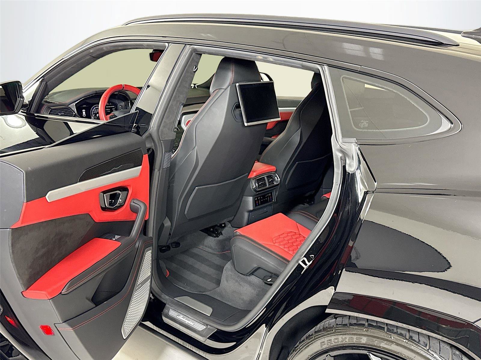 Used 2020 Lamborghini Urus AWD/4WD image 26