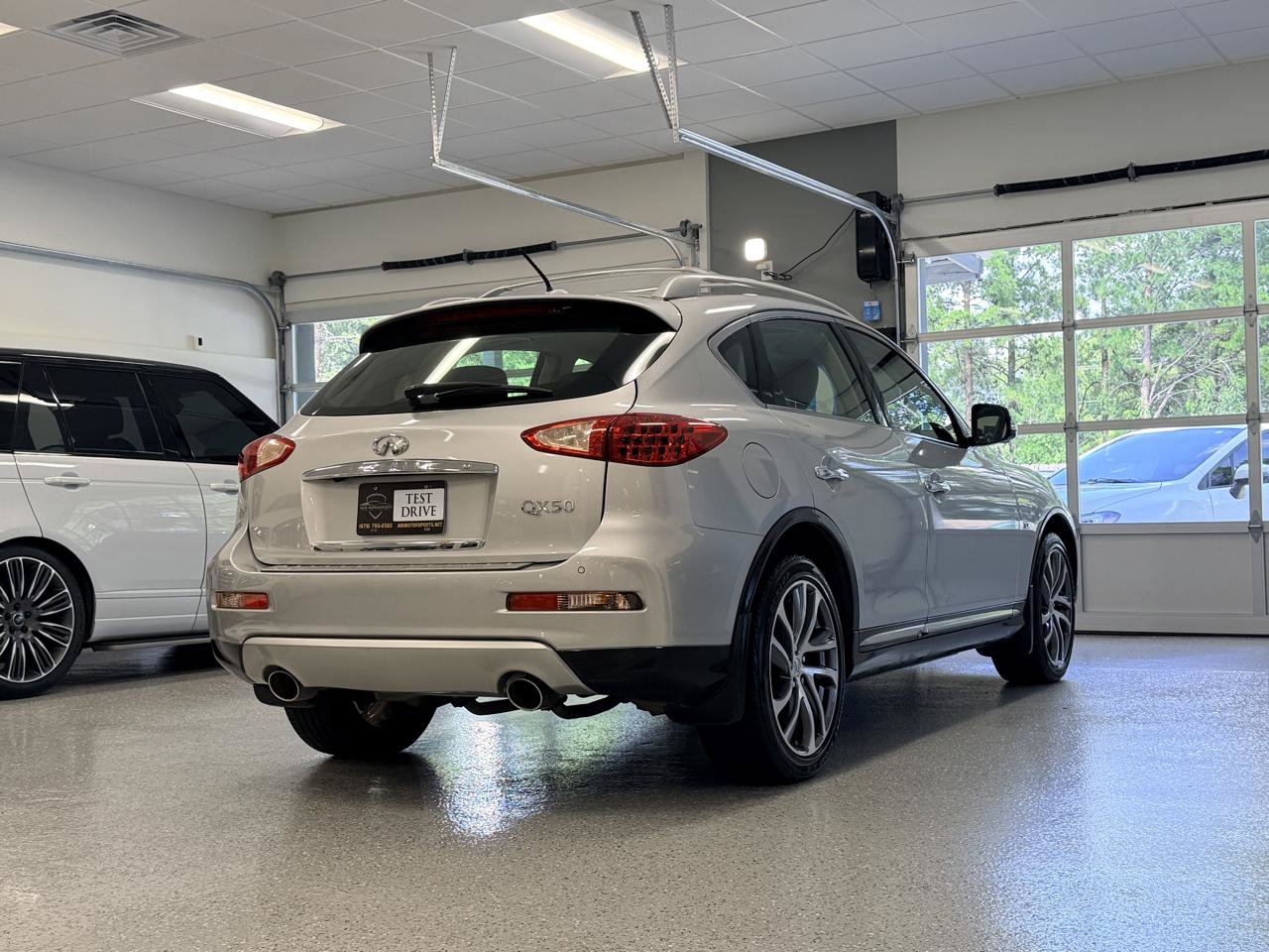 Used 2017 INFINITI QX50 2WD w/ Premium Plus Package image 7