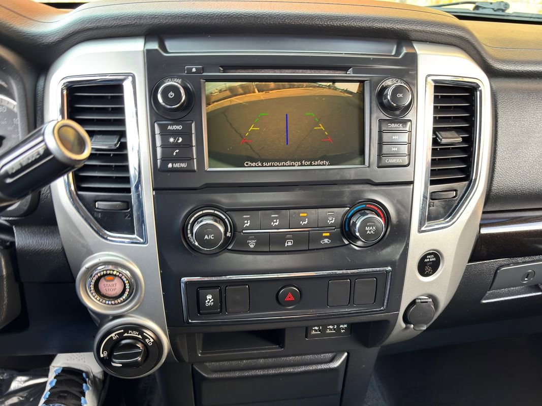 Used 2019 Nissan Titan SV image 14