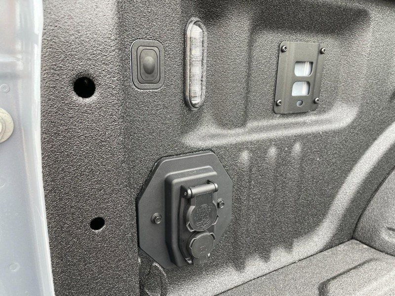 New 2026 Ford F250 Lariat w/ Black Appearance Package image 8