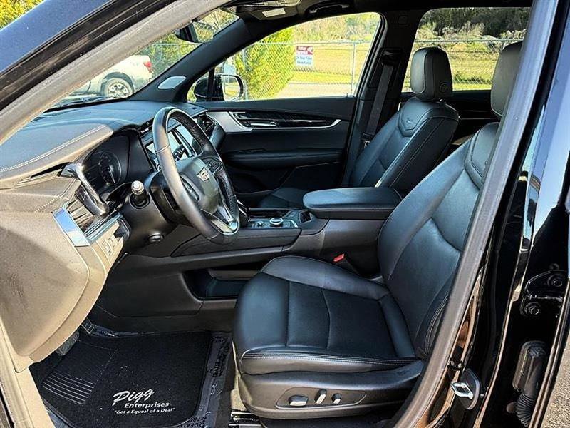 Used 2023 Cadillac XT6 Premium Luxury image 13