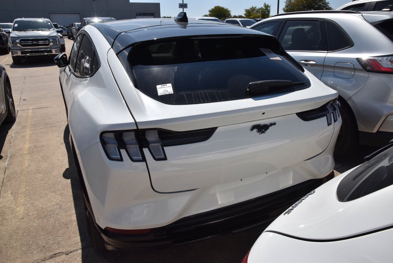 Used 2021 Ford Mustang Mach-E Premium RWD image 8