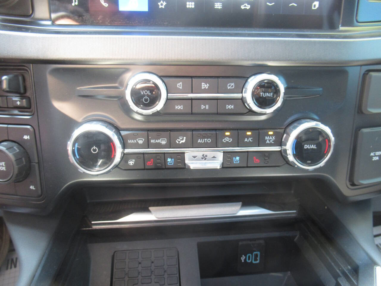Used 2023 Ford F450 Platinum AWD/4WD image 30