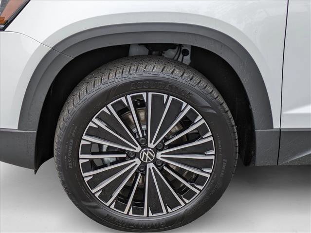 New 2025 Volkswagen Taos SE image 10