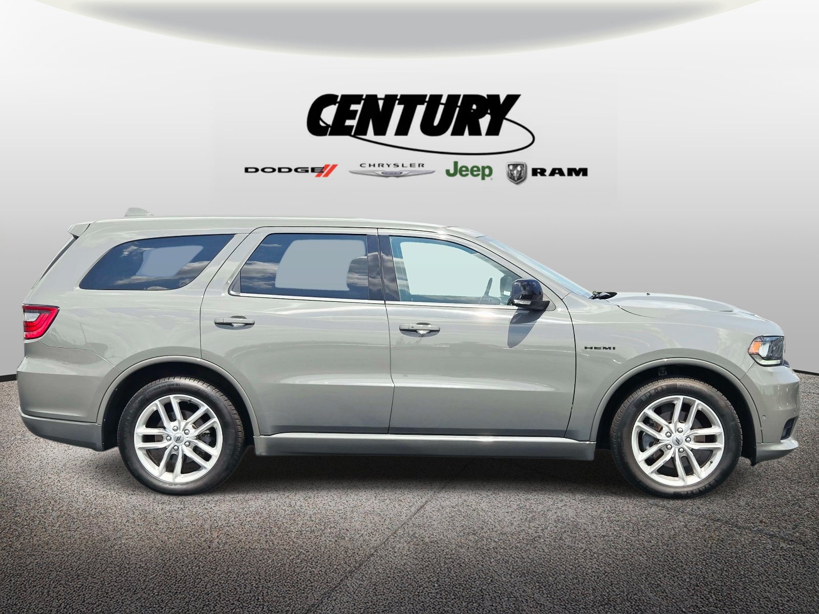 Used 2020 Dodge Durango R/T w/ Blacktop Package RWD image 2