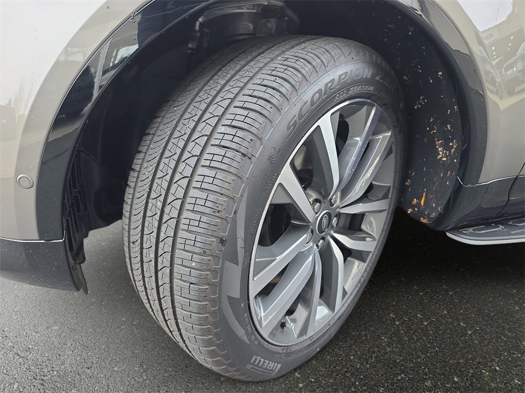 New 2025 Land Rover Discovery Dynamic SE image 35