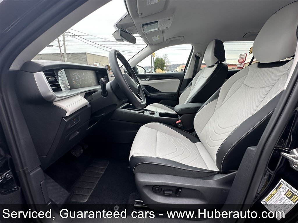 Used 2025 Volkswagen Tiguan SE AWD/4WD image 11