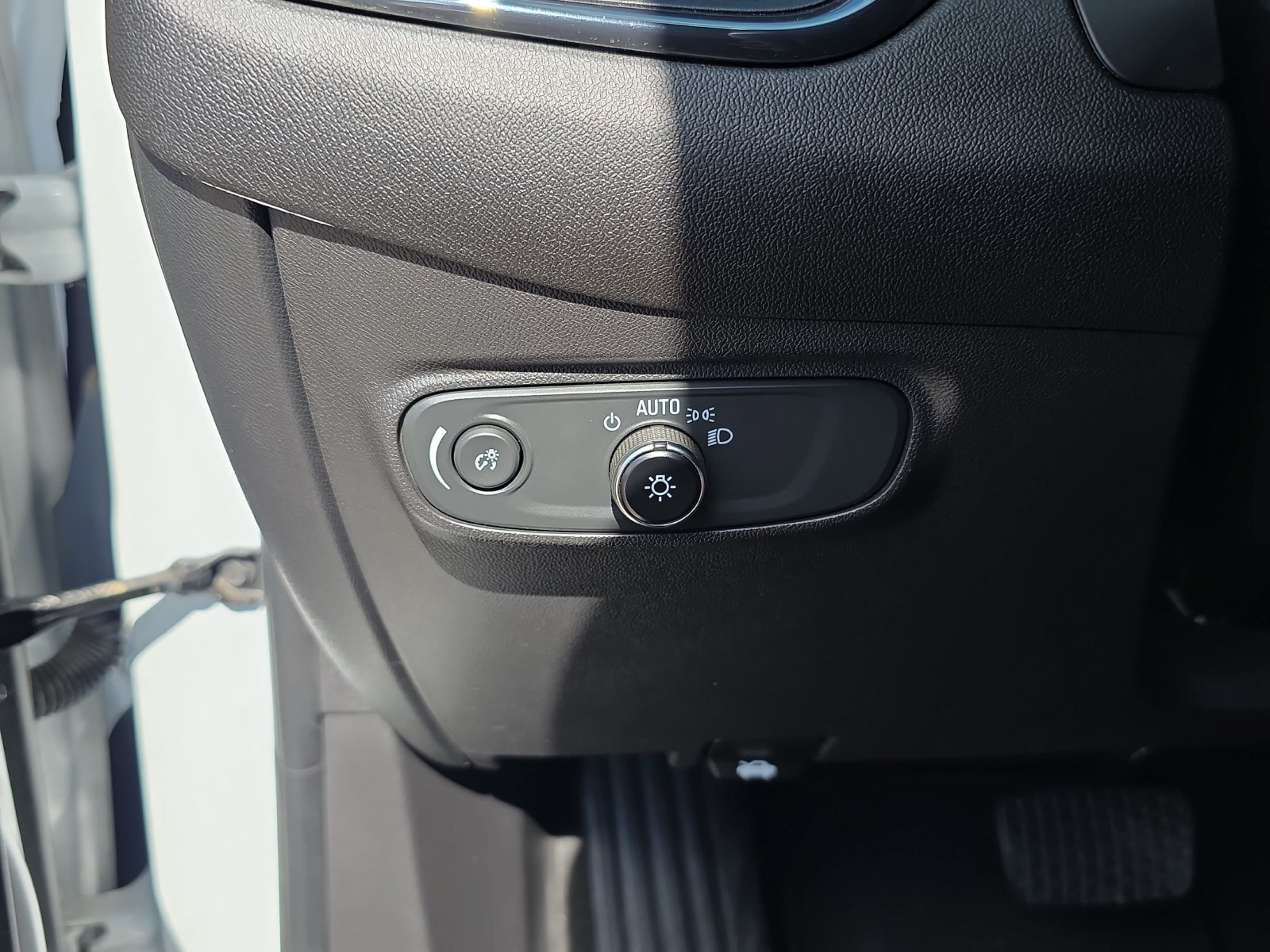 Used 2024 Chevrolet Equinox RS w/ RS Leather Package FWD image 22