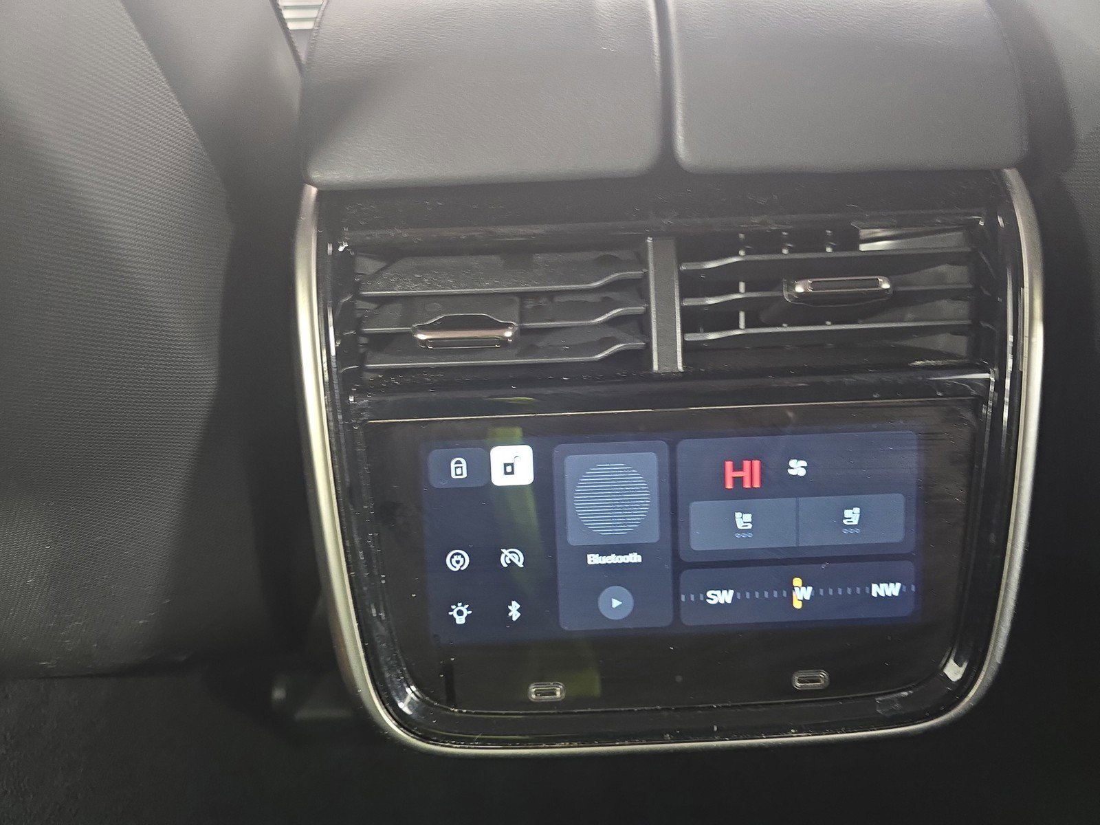 Used 2024 Rivian R1S Adventure image 30