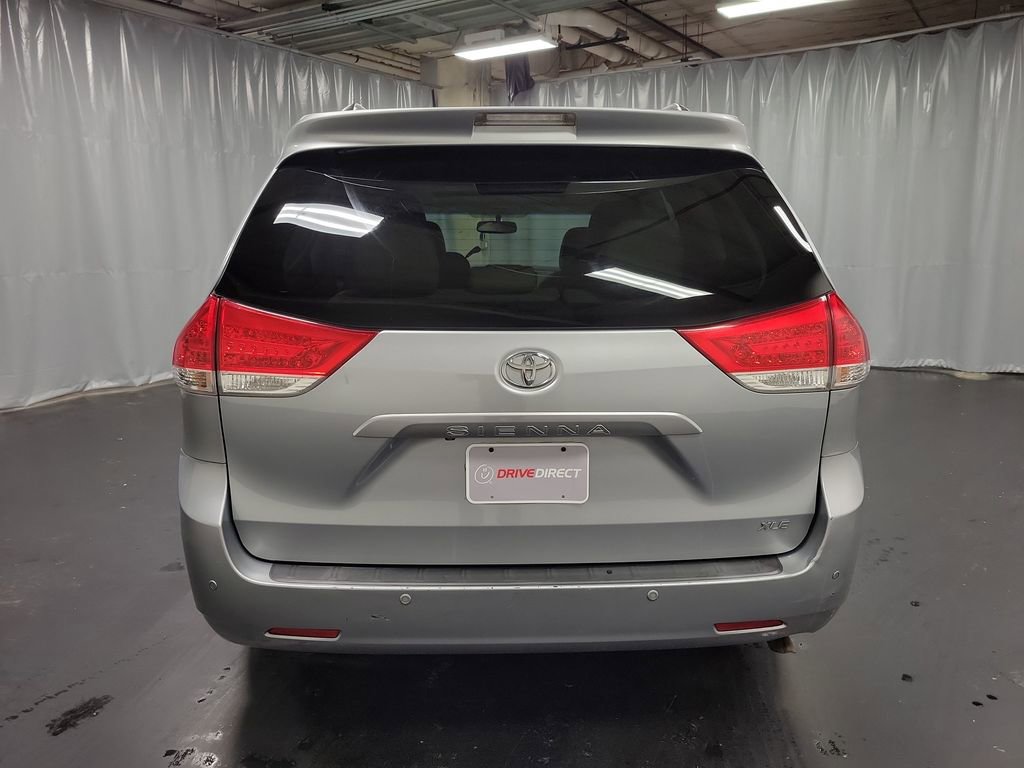 Used 2014 Toyota Sienna XLE image 7