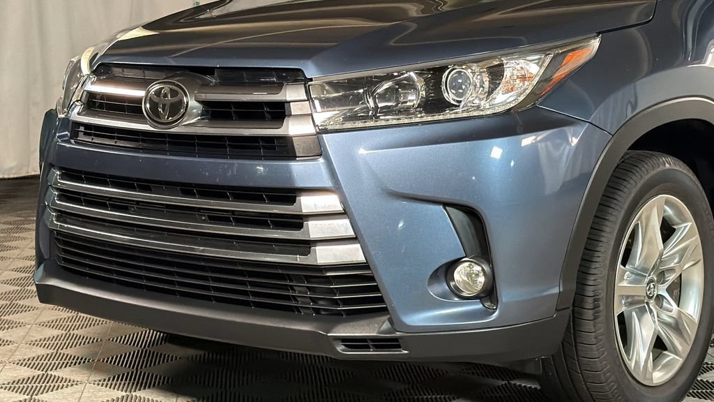 Used 2017 Toyota Highlander Limited AWD/4WD image 3