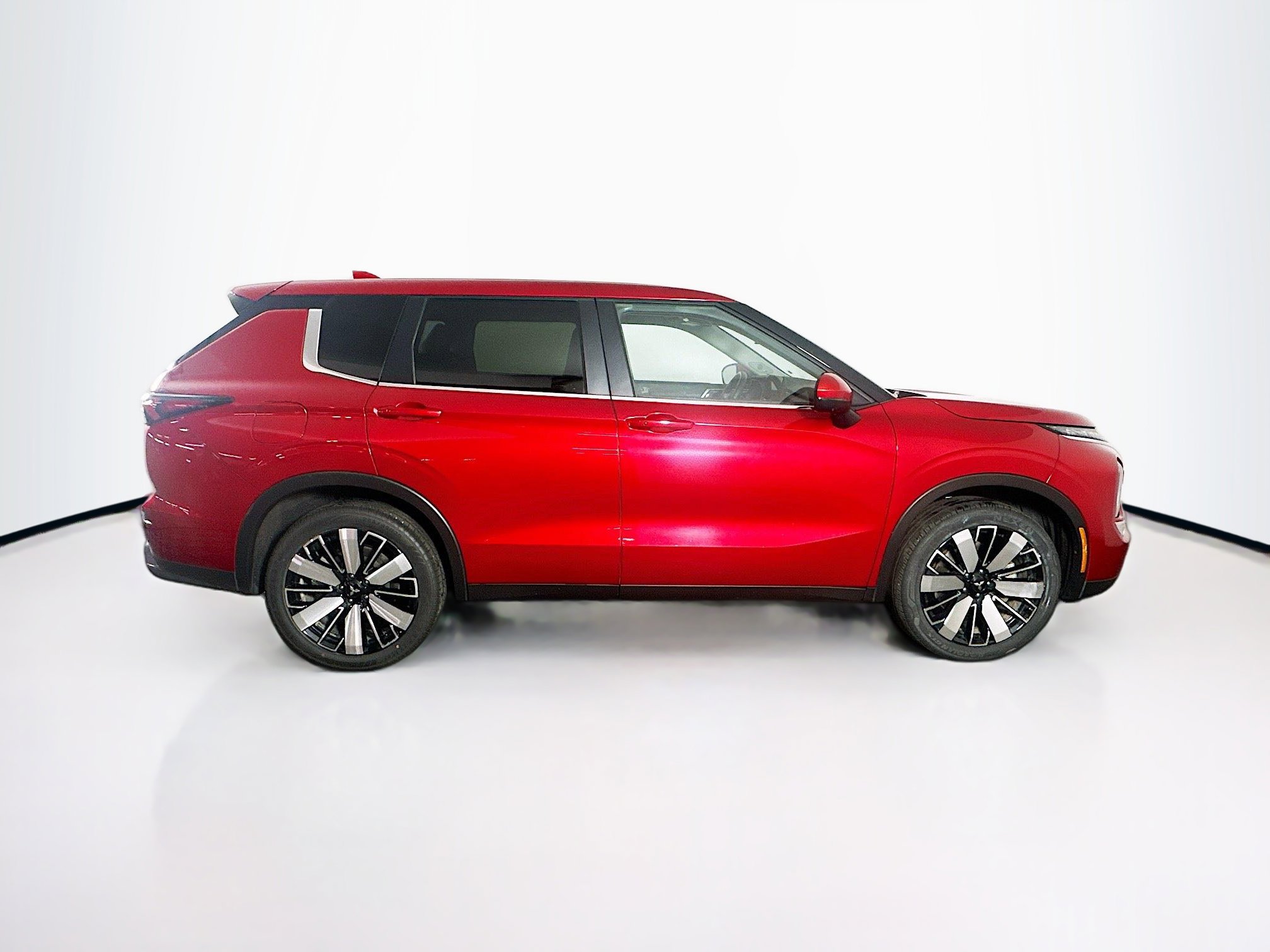 Used 2025 Mitsubishi Outlander SE image 10