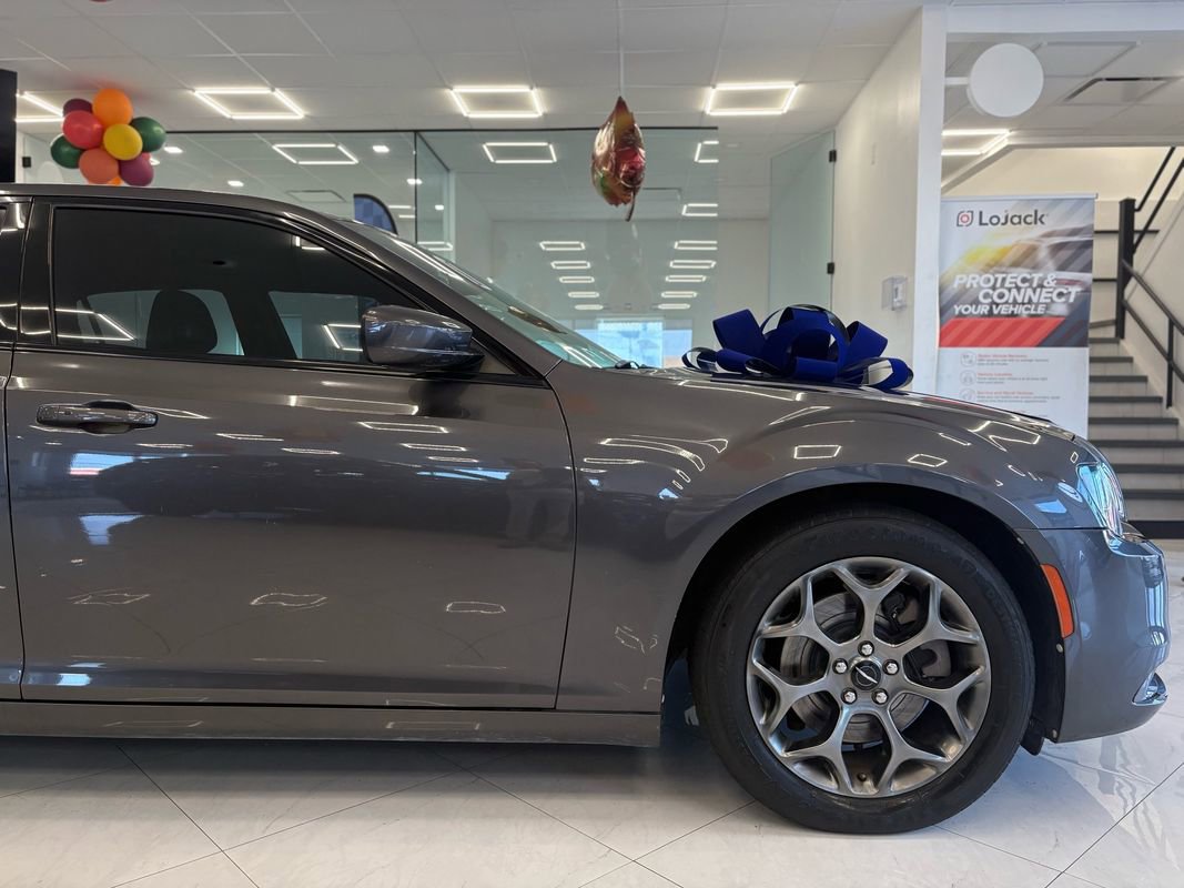 Used 2017 Chrysler 300 S image 5