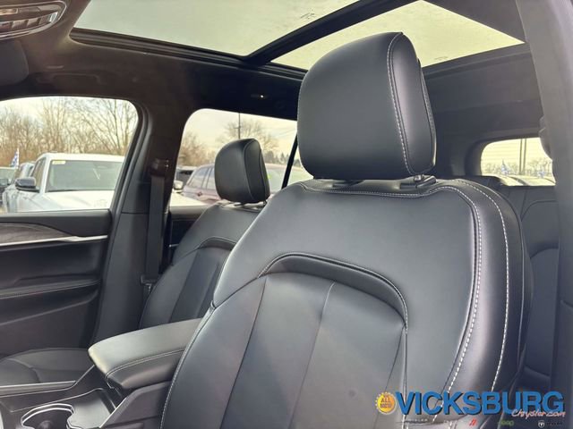 New 2025 Jeep Grand Cherokee Limited image 12