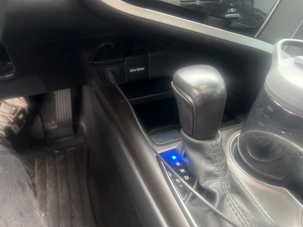 Used 2022 Toyota Camry SE w/ Cold Weather Package image 39