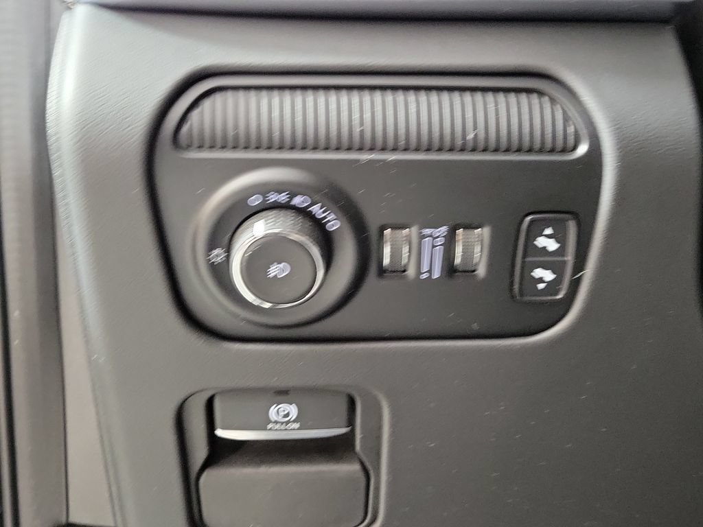 Used 2022 Jeep Grand Wagoneer Series III w/ Rear Seat Video Group 1 AWD/4WD image 13