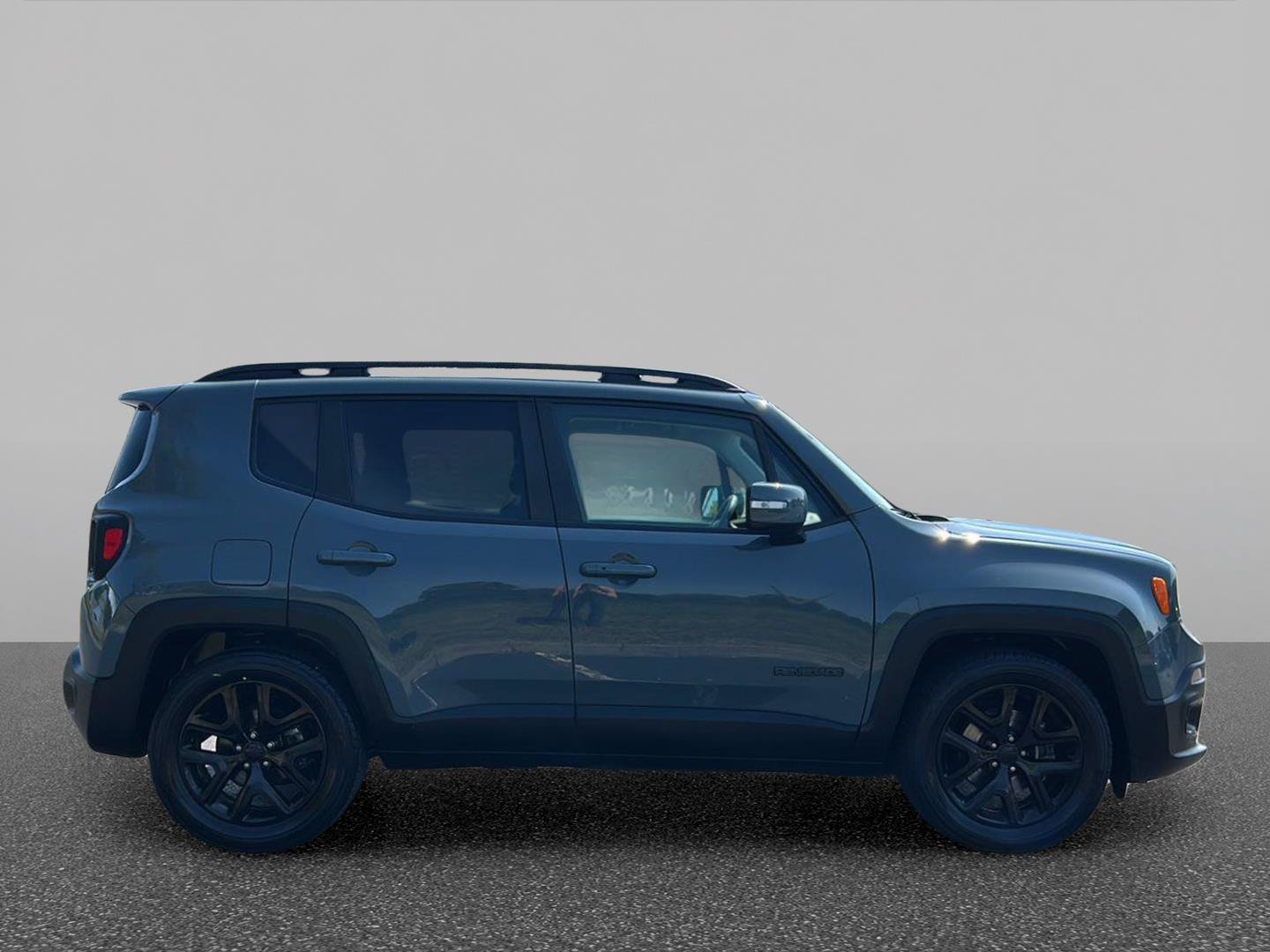 Used 2018 Jeep Renegade Altitude FWD image 6