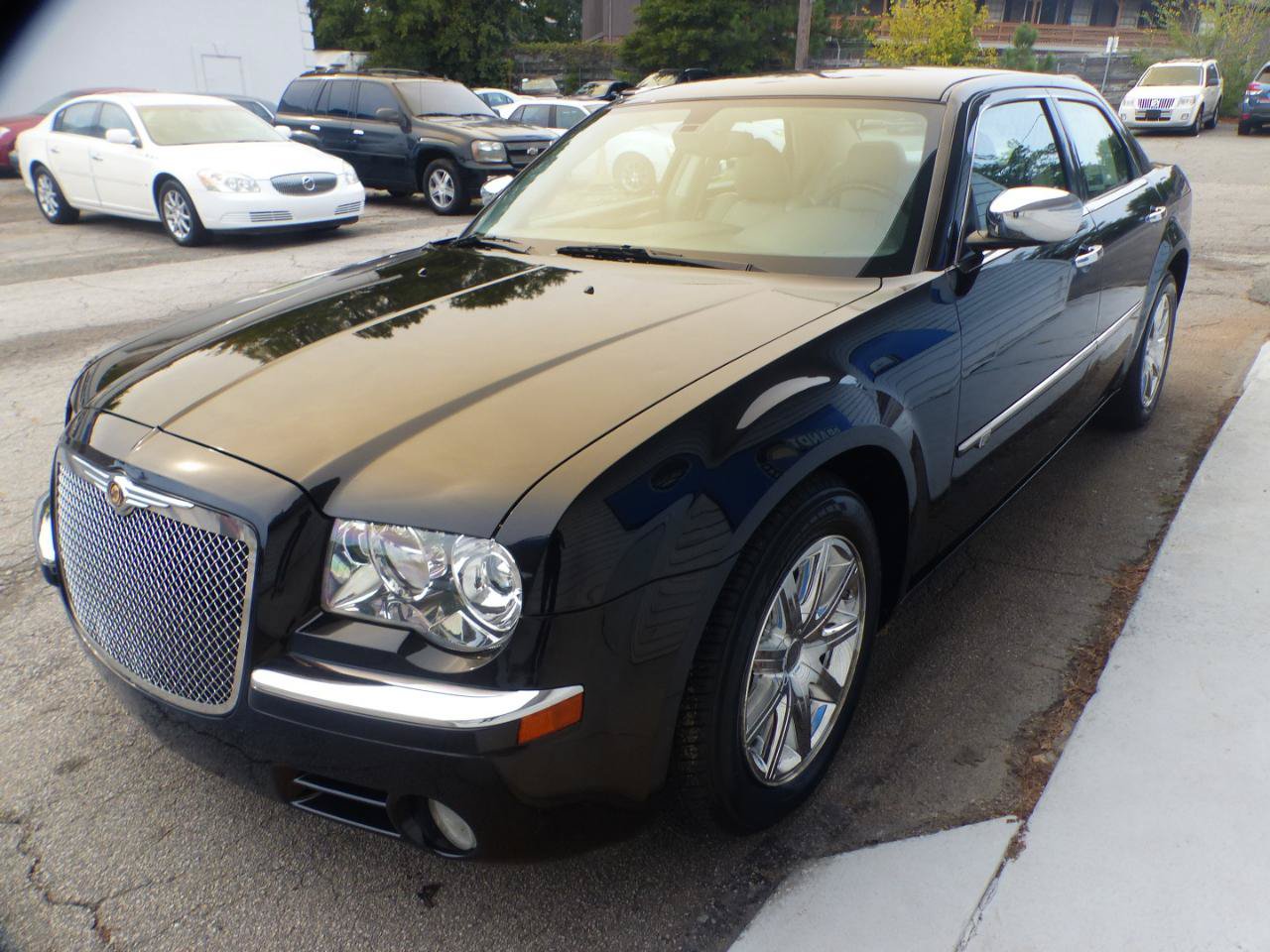 Used 2009 Chrysler 300 C w/ Protection Group II RWD image 30