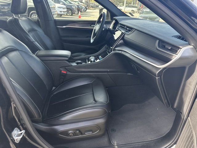 Used 2024 Jeep Grand Cherokee Limited w/ Luxury Tech Group II image 15