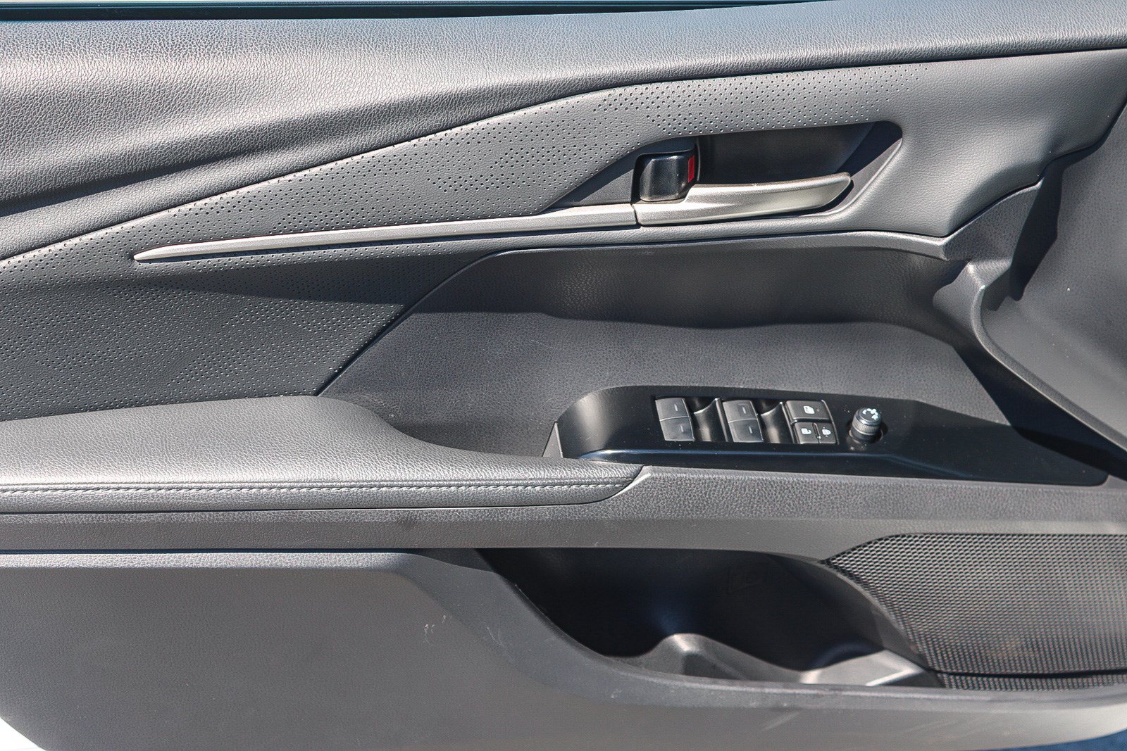 Used 2025 Toyota Camry XSE FWD image 22