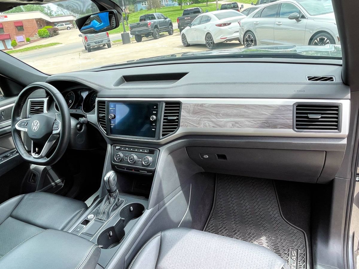 Used 2021 Volkswagen Atlas Cross Sport SE w/ Panoramic Sunroof Package FWD image 9