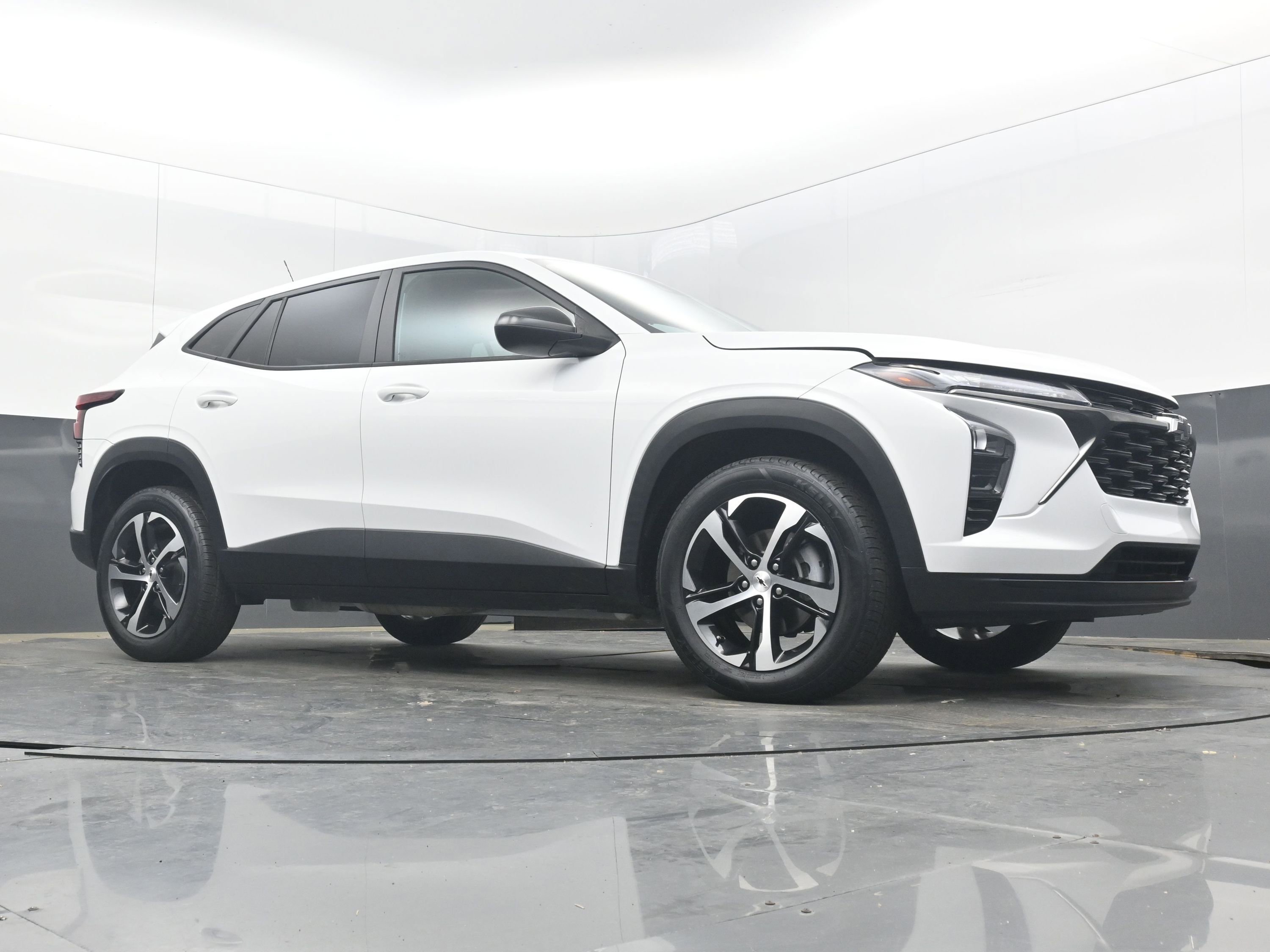 Used 2024 Chevrolet Trax RS w/ Sunroof Package image 23