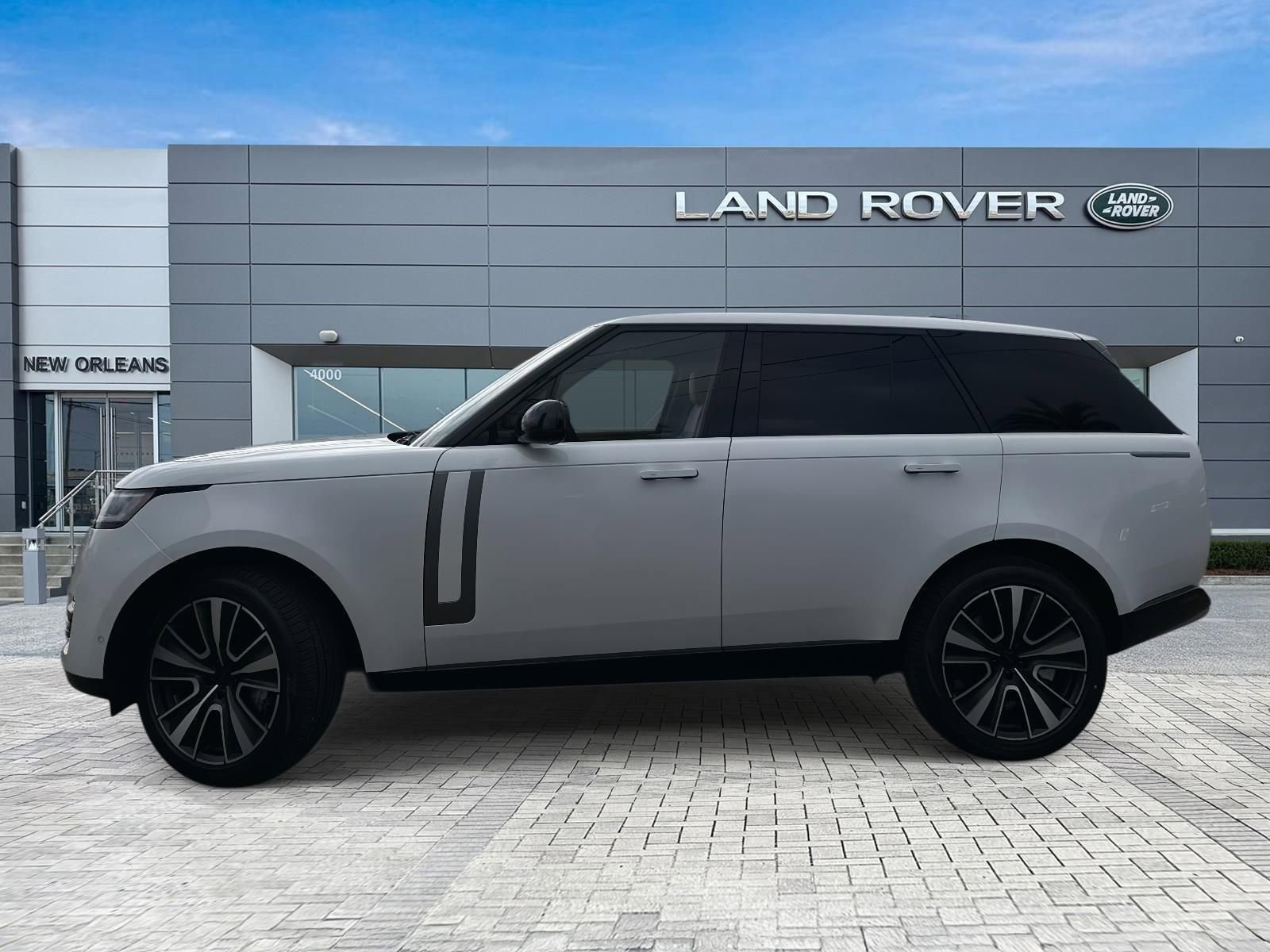 New 2026 Land Rover Range Rover SE image 2