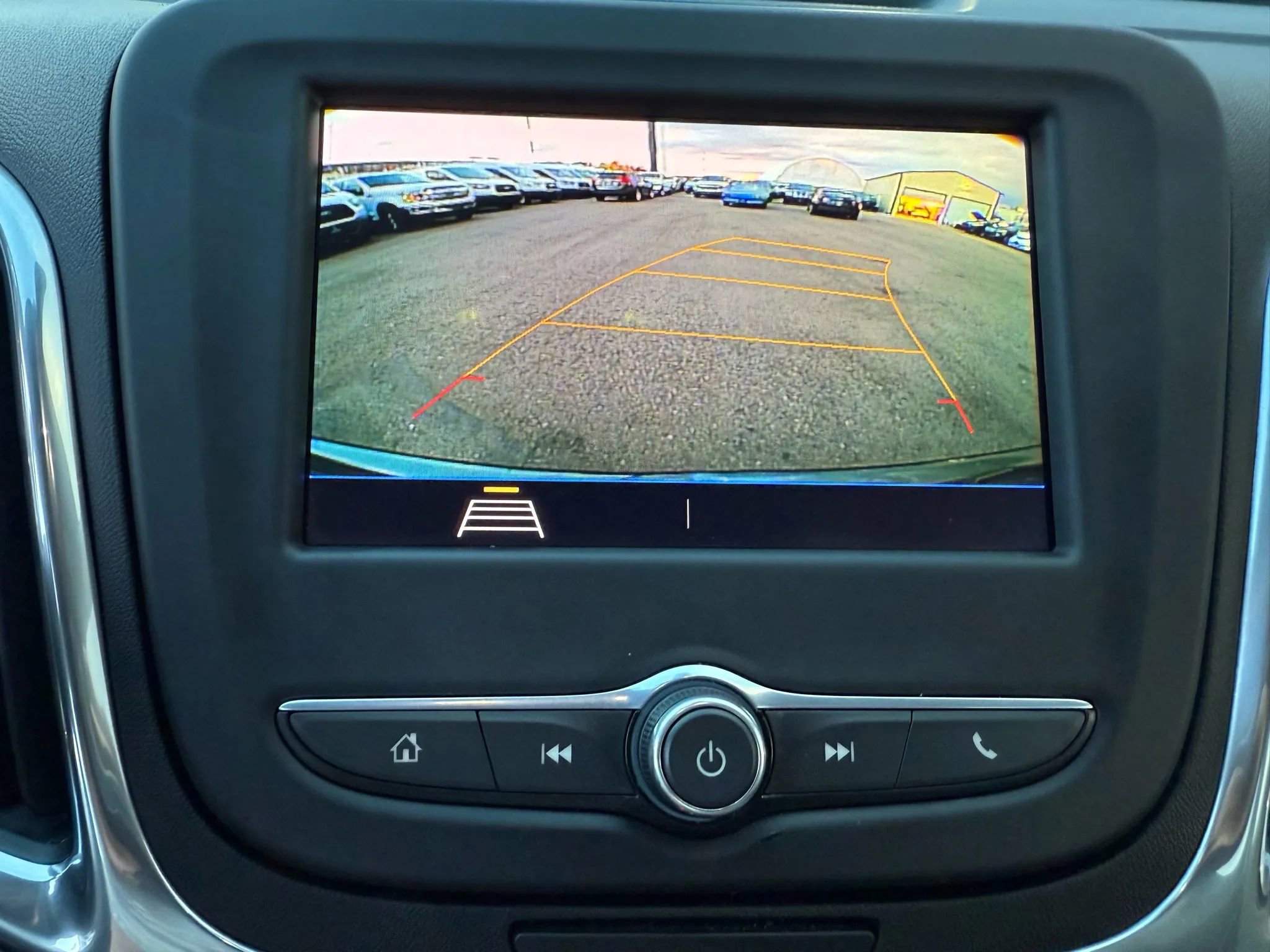 Used 2020 Chevrolet Equinox LS image 40