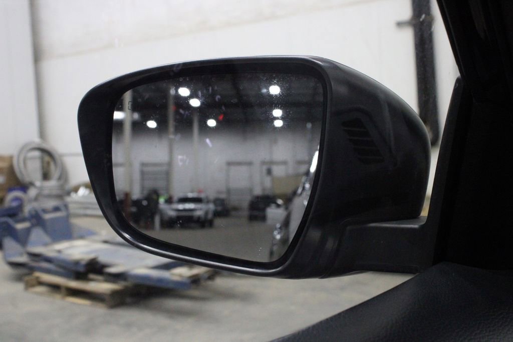 Used 2020 Nissan Rogue SV image 41