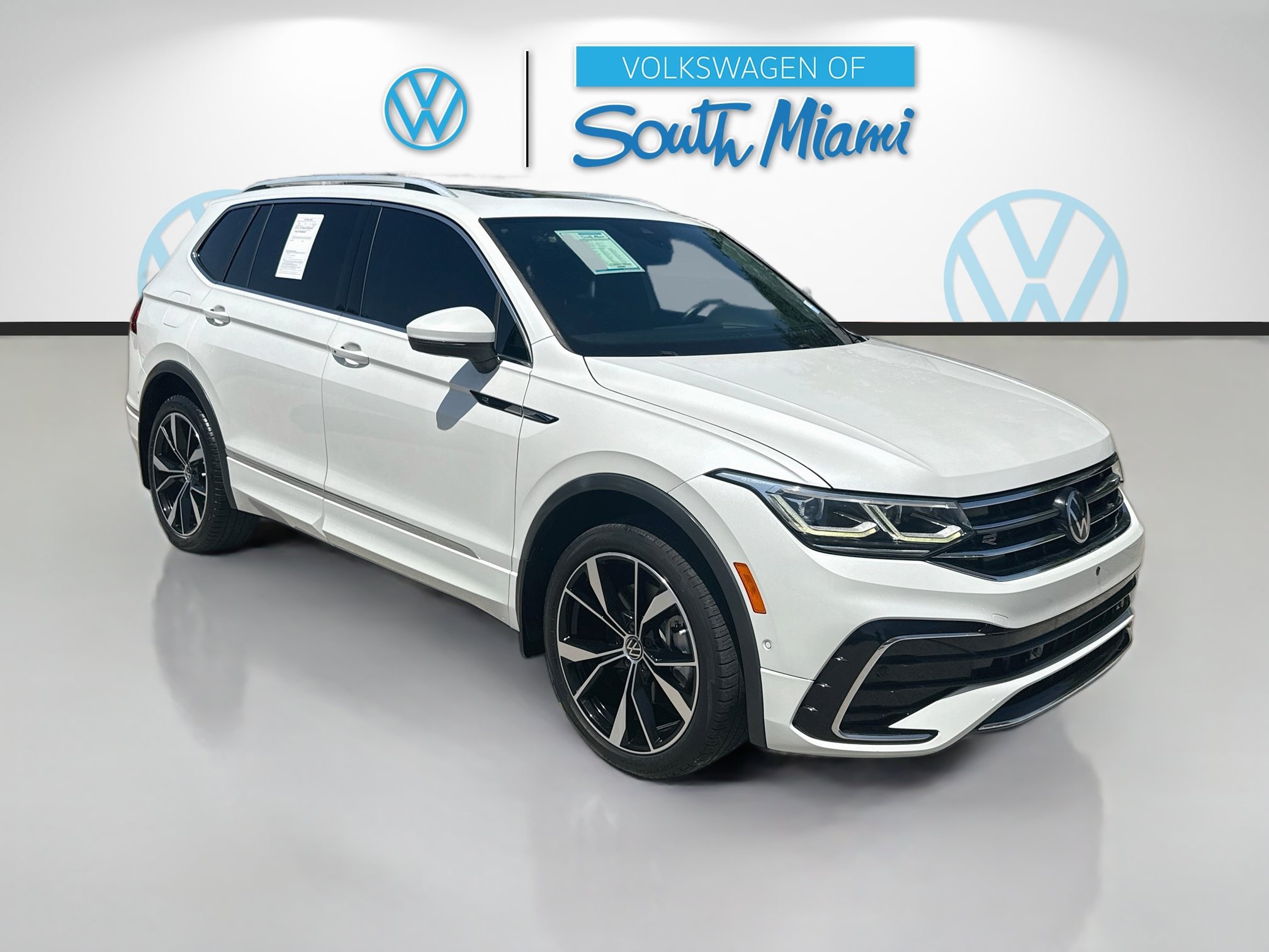 Used 2022 Volkswagen Tiguan SEL R-Line AWD/4WD image 1