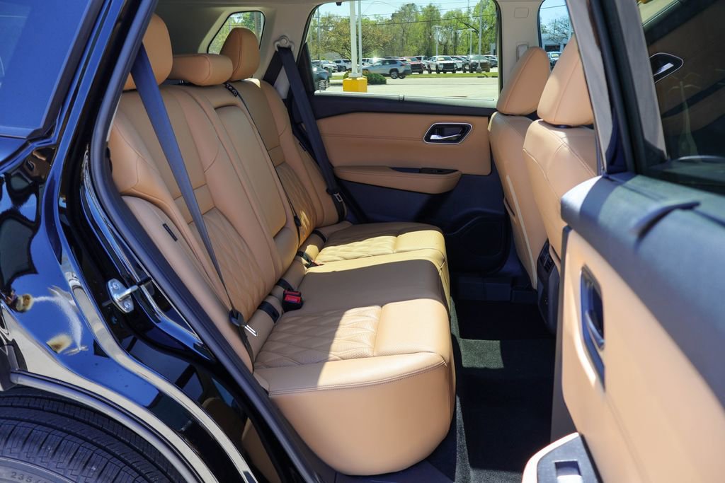 Used 2023 Nissan Rogue Platinum image 10