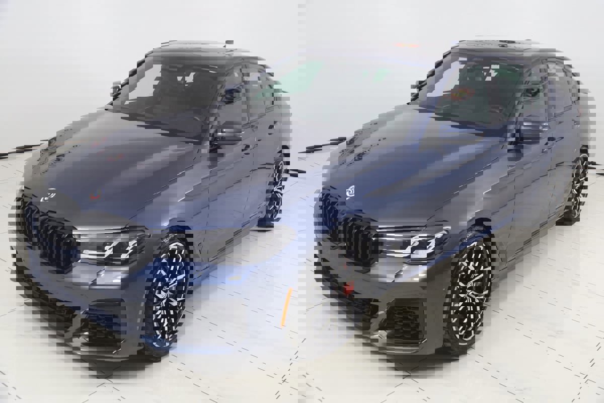 Used 2023 BMW M550i xDrive w/ Executive Package image 28