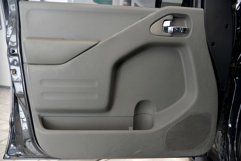 Used 2020 Nissan Frontier SV w/ Midnight Edition Floor Mats image 14