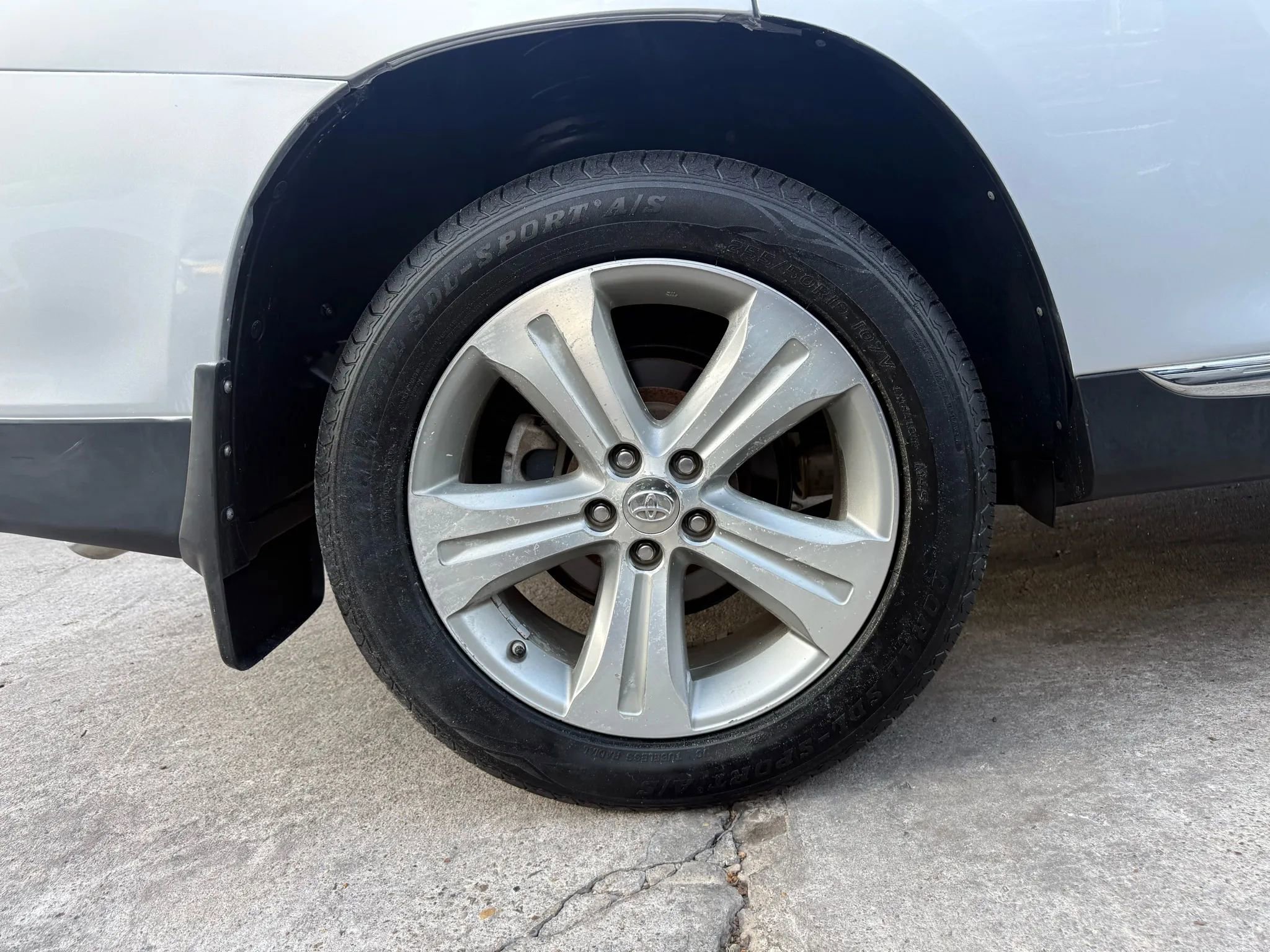 Used 2012 Toyota Highlander Limited w/ Tow Pkg image 26