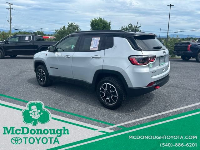 Used 2025 Jeep Compass Trailhawk AWD/4WD image 2