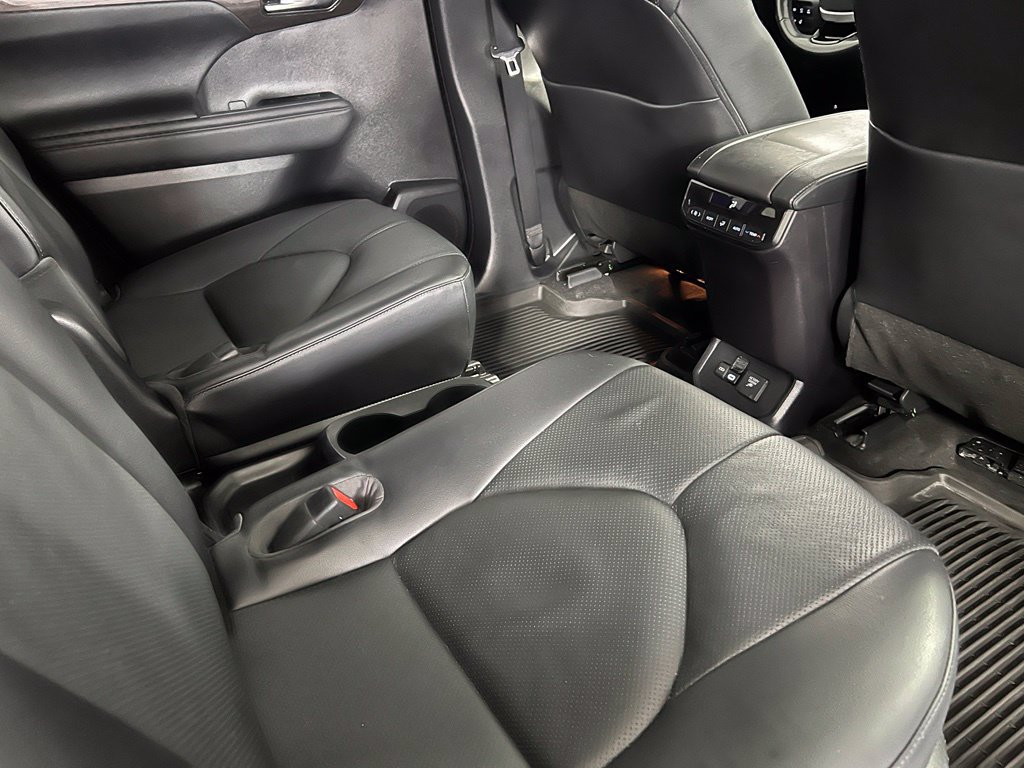 Used 2023 Toyota Highlander Limited AWD/4WD image 23