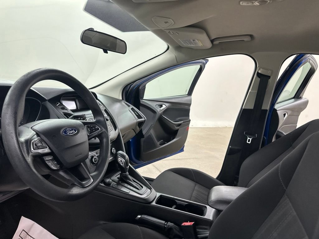Used 2018 Ford Focus SE w/ SE Appearance Package FWD image 33