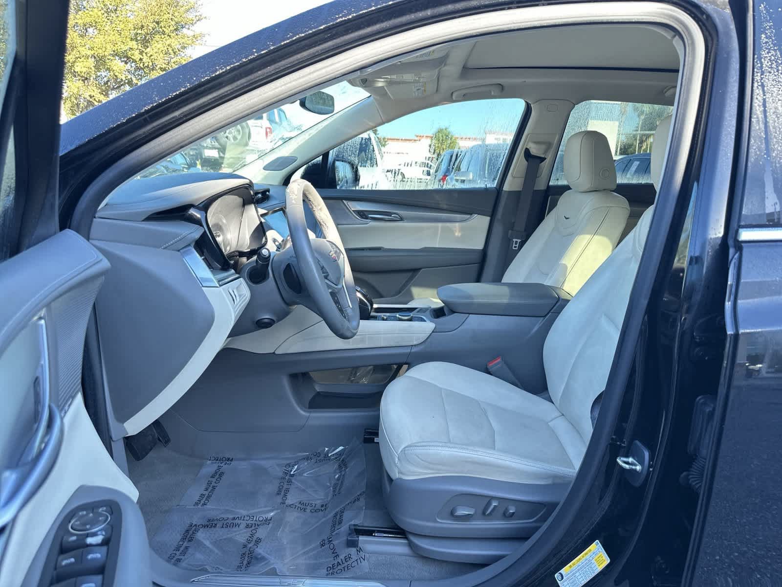 Used 2023 Cadillac XT5 Premium Luxury FWD image 2