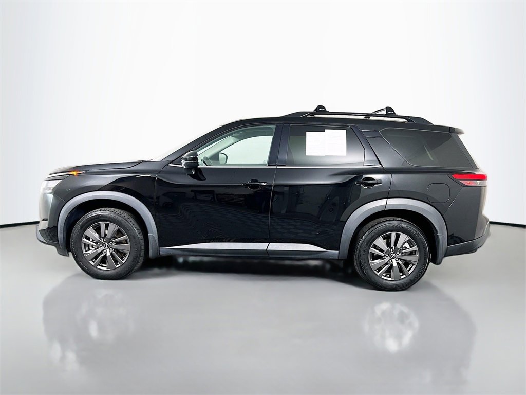 Used 2022 Nissan Pathfinder SV w/ SV Premium Package image 4