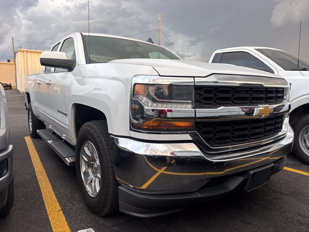 Used 2018 Chevrolet Silverado 1500 LT RWD image 2