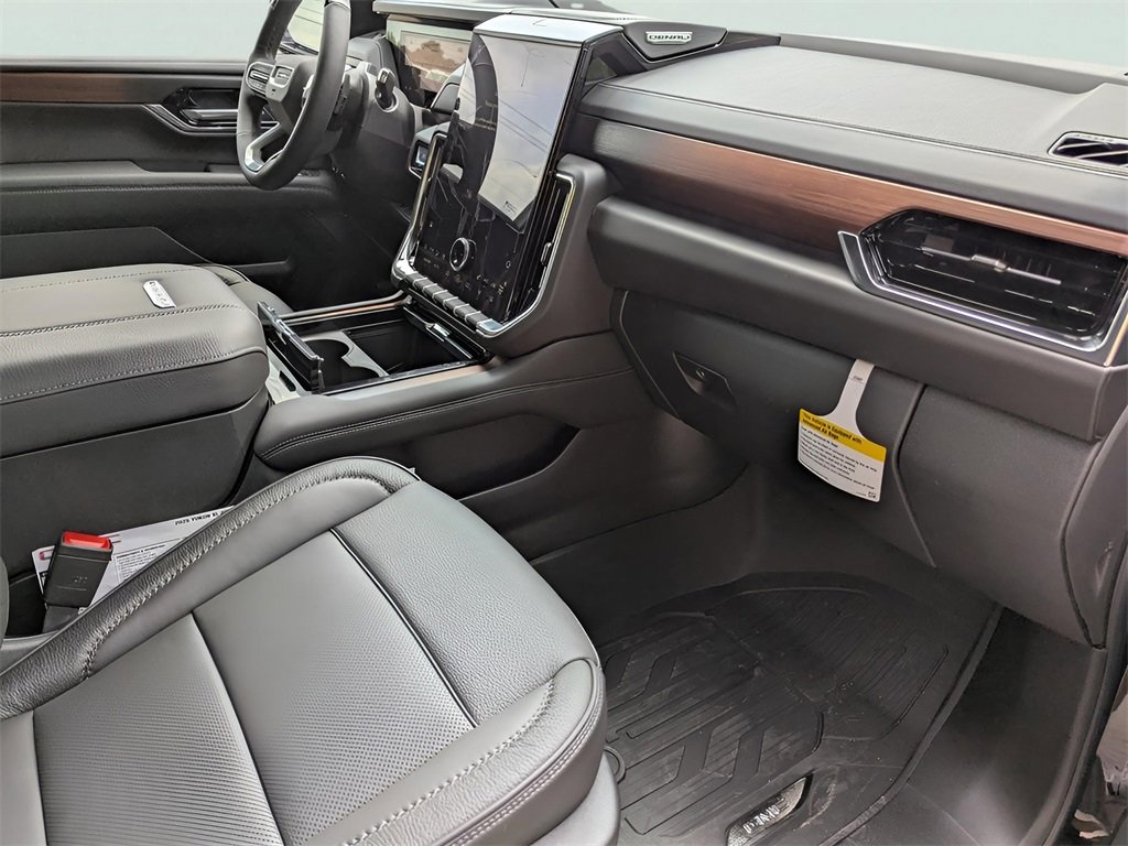 New 2025 GMC Yukon XL Denali w/ Denali Reserve Package image 14