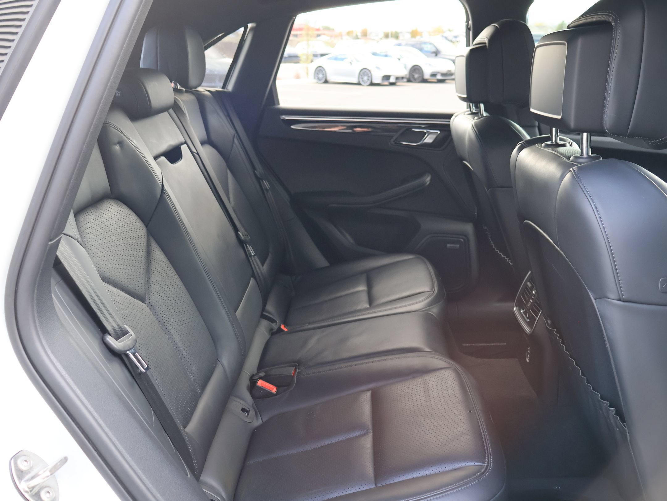 Used 2023 Porsche Macan AWD/4WD image 28