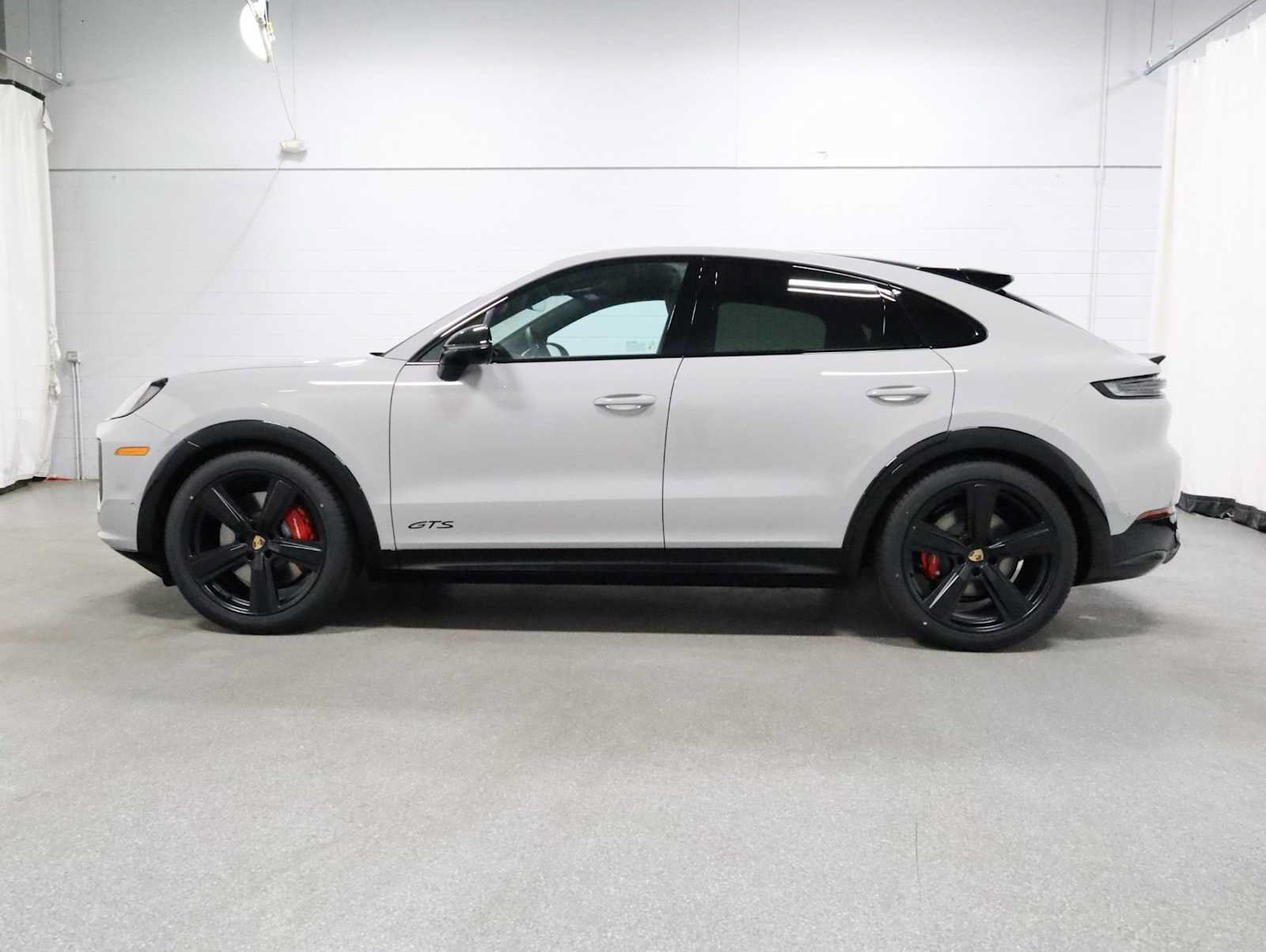 New 2026 Porsche Cayenne GTS AWD/4WD image 2