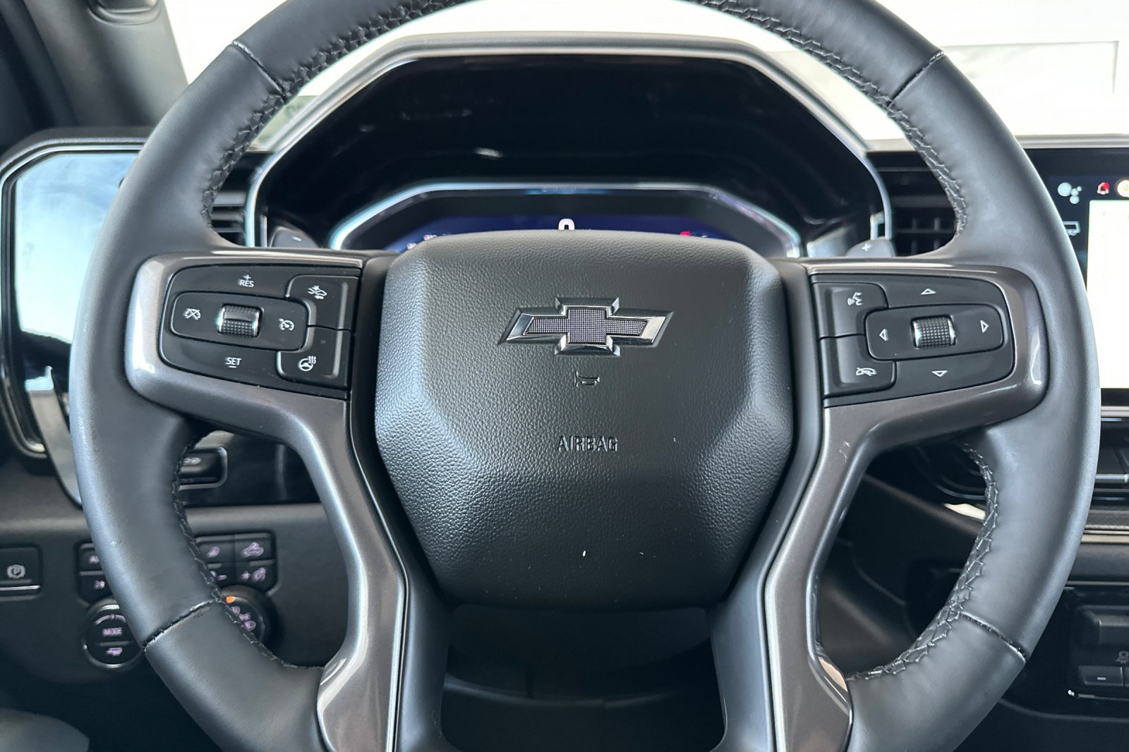 Used 2025 Chevrolet Silverado 1500 ZR2 w/ Technology Package image 36